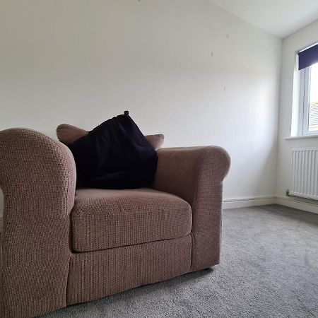 Superking Bedroom Close To The A30 Camborne Extérieur photo