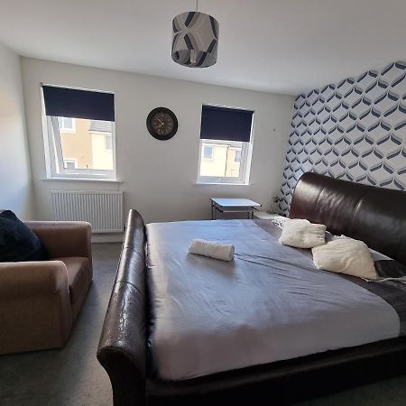 Superking Bedroom Close To The A30 Camborne Extérieur photo