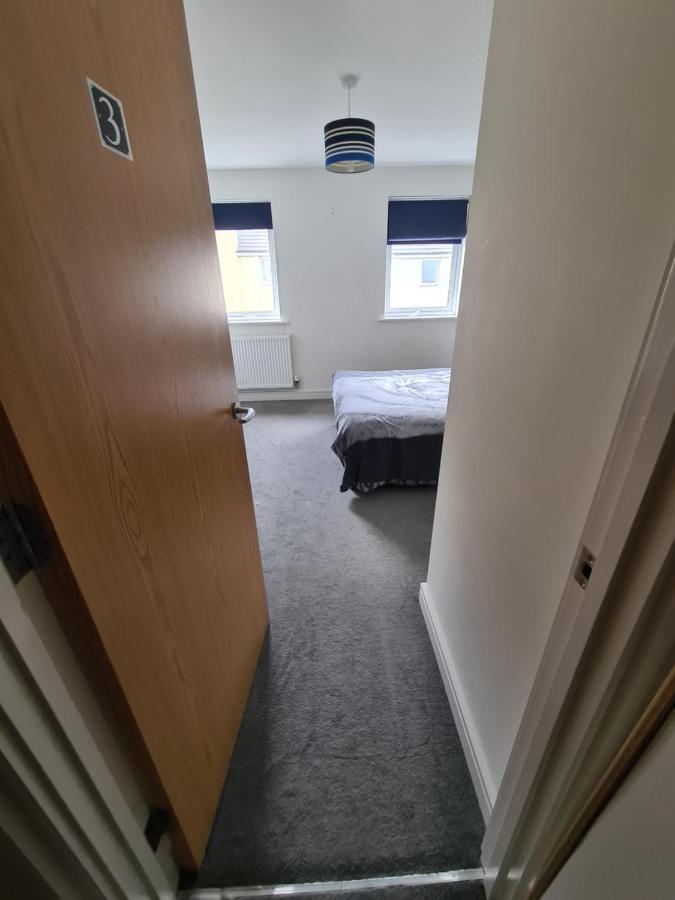 Superking Bedroom Close To The A30 Camborne Extérieur photo
