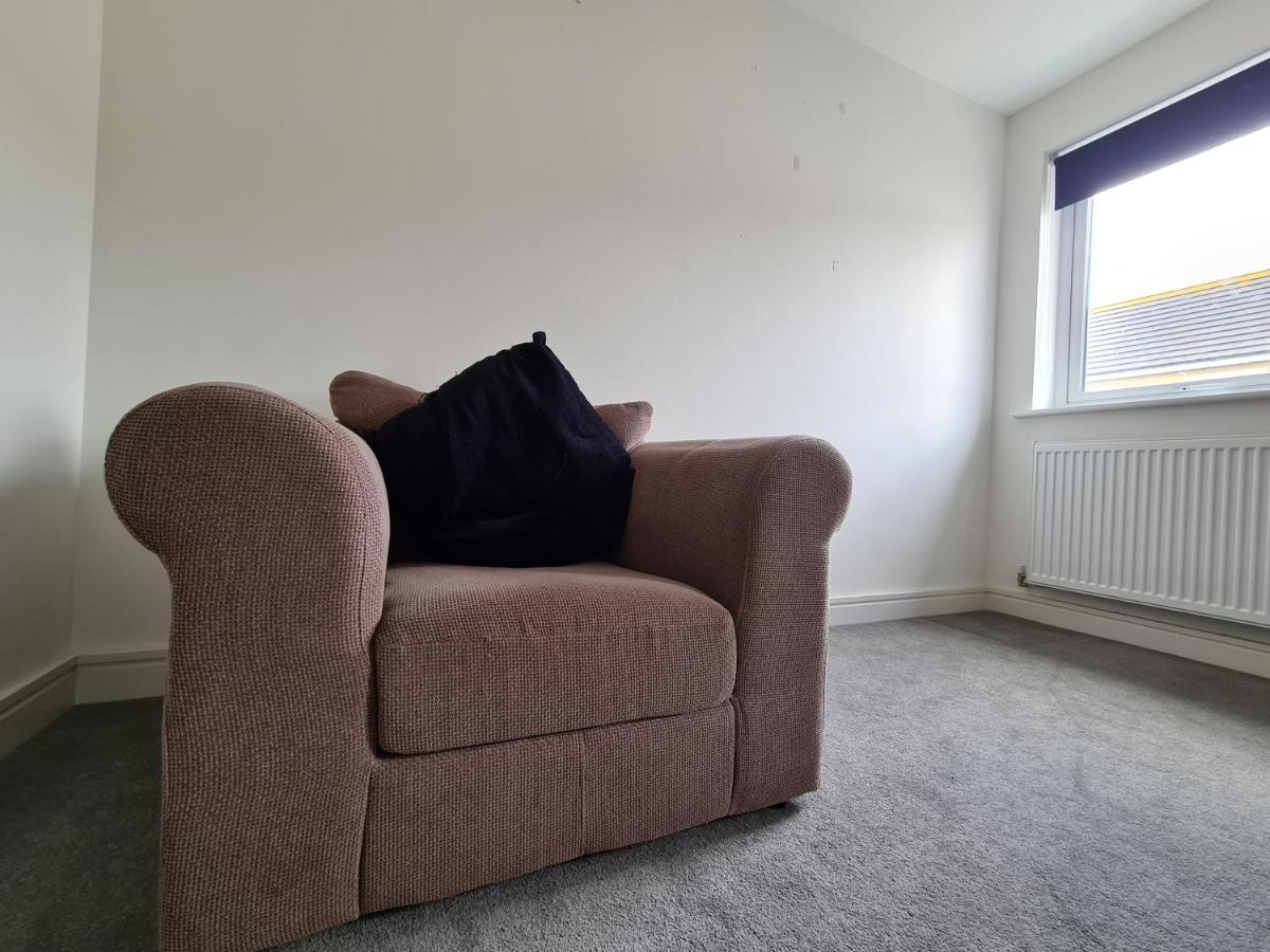 Superking Bedroom Close To The A30 Camborne Extérieur photo
