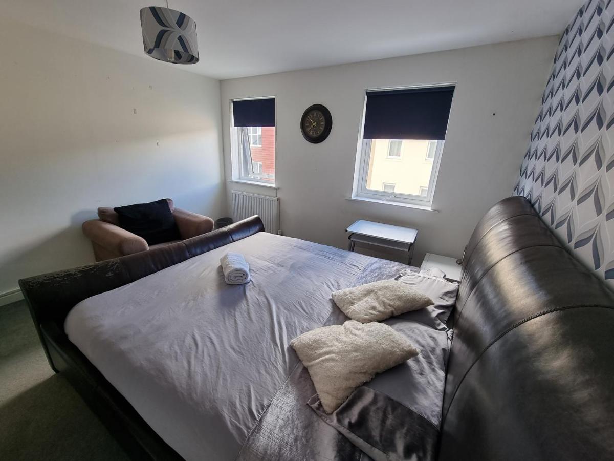 Superking Bedroom Close To The A30 Camborne Extérieur photo