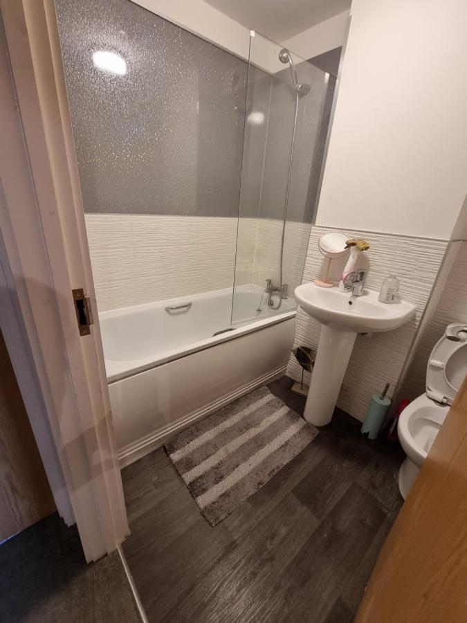 Superking Bedroom Close To The A30 Camborne Extérieur photo